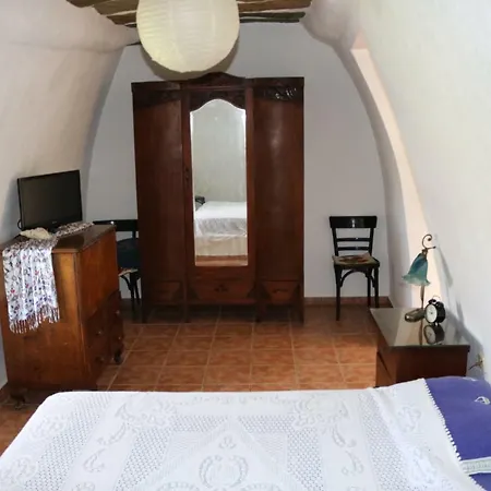 Avgoustis' Stone House Tatil Evi *