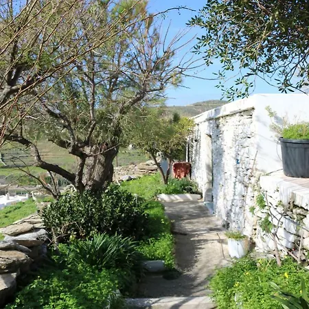 Avgoustis' Stone House Otziás