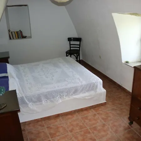 Avgoustis' Stone House بيت للعطل